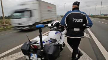 Policejní hlídka v Calais