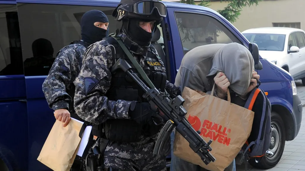 Policisté vedou Babyku k soudu