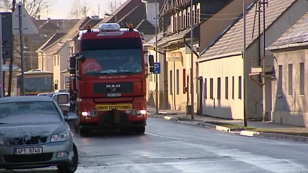 Kamionová doprava v obci
