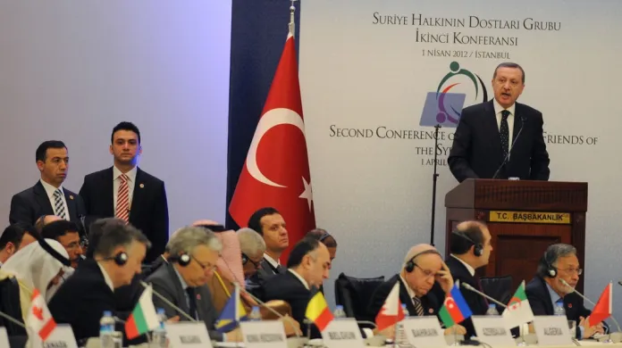 Turecký premiér Recep Tayyip Erdogan na konferenci Přátelé Sýrie v Istanbulu