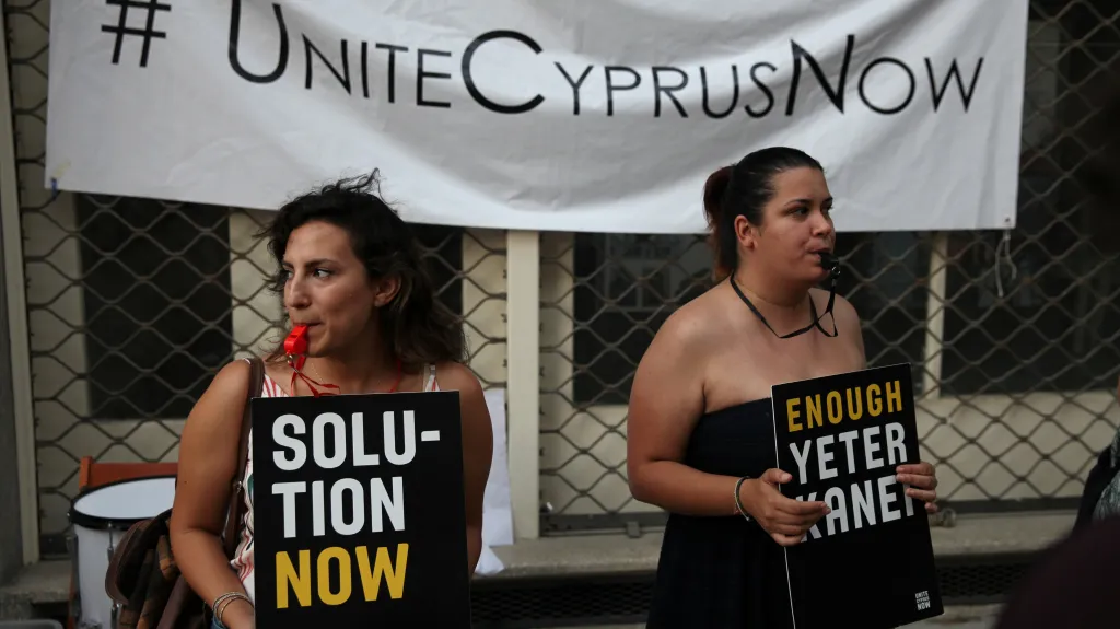 Zastánkyně sjednoceného Kypru. Rozdělení ostrova trvá již více jak čtyři desetiletí