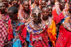 Kněz svolal svůj národ po deseti letech. Obřadní slavnost Masajů přilákala tisíce afrických válečníků