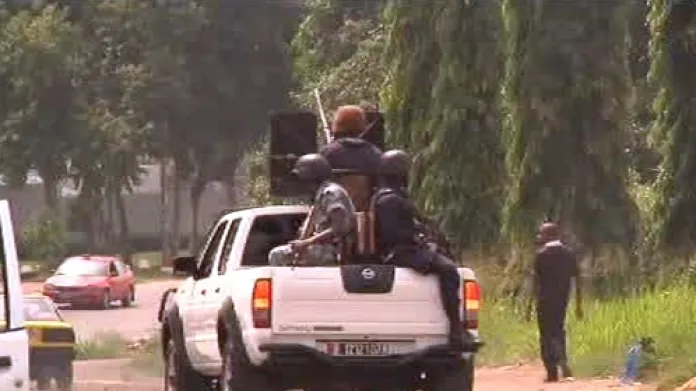 Vojáci v ulicích Abidžanu