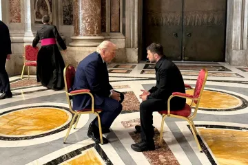Zelenskyj a Trump se setkali poprvé od hádky. Šéf Bílého domu pak pohrozil sankcemi Moskvě