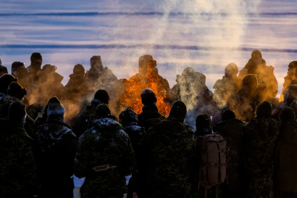 Cvičení kanadských jednotek v Arktidě