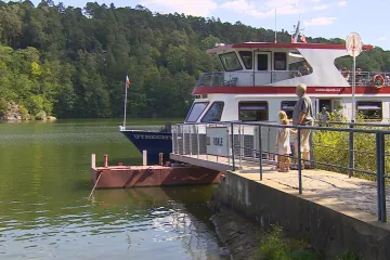 Brněnská přehrada začala zelenat. O koupání rozhodnou testy