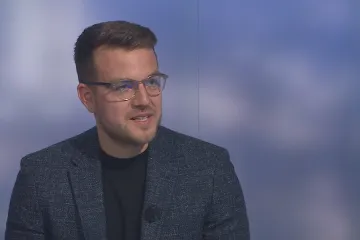 Češi jsou štědří pod vlivem emocí. Pravidelné dárcovství se musí učit, míní zakladatel platformy Donio
