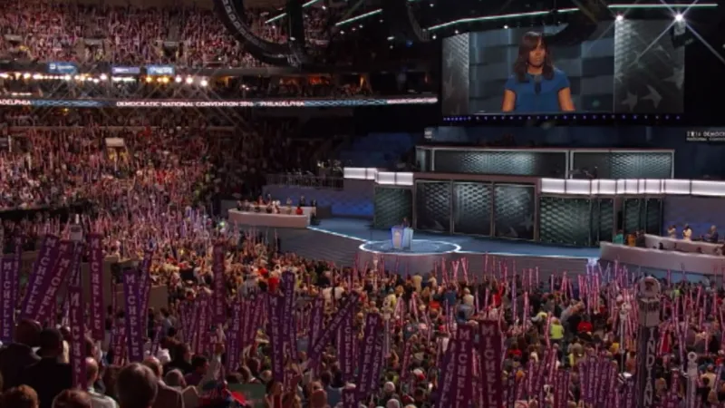 Obamová nadchla řečí: Nesnížíme se na úroveň toho, kdo zastrašuje