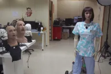 Robotická sestřička Grace změří teplotu a popovídá si s pacientem o životě