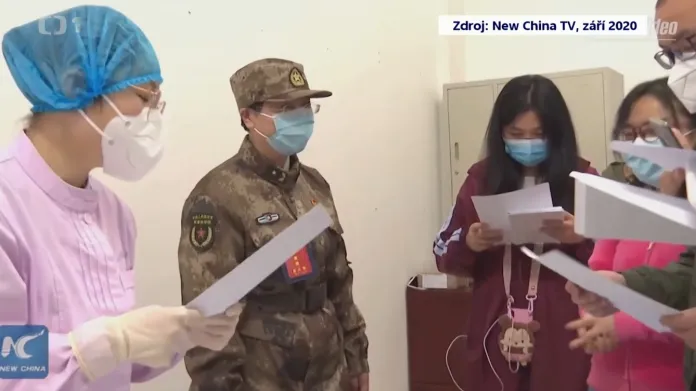 Čínská generálka a epidemioložka Čchen Wejová dostala za boj proti koronaviru titul „hrdinka lidu“