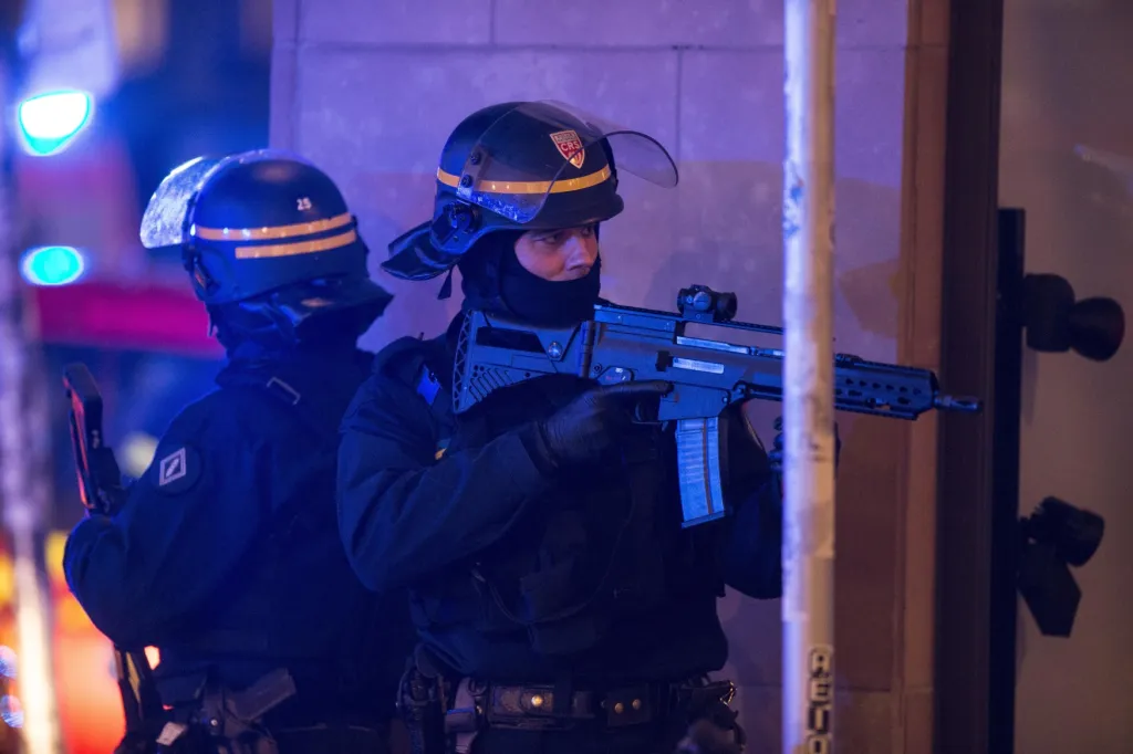 Útočník je na útěku. Francouzské úřady zvýšily stupeň ohrožení teroristickým útokem na nejvyšší a do Štrasburku byly vyslány dodatečné bezpečnostní síly