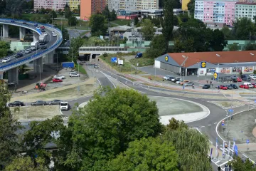 Po estakádě otevřeli v Přerově i kruhový objezd. Má ulevit dopravě do místních částí