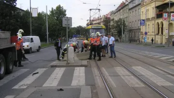 Beton blokoval tramvaje v Plzni