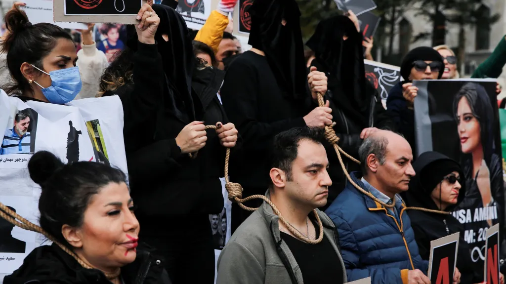 Protest proti íránskému režimu v Istanbulu