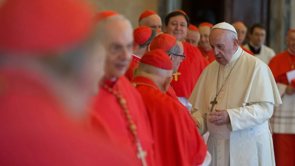 Papež František s kardinály