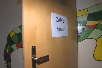 K zápisům přišlo méně ukrajinských dětí, než se čekalo. Přesto je musely některé školy odmítat
