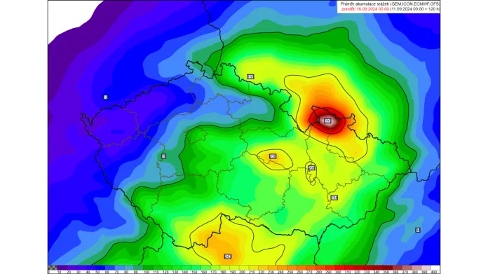 Průměrný úhrn srážek do půlnoci na pondělí z modelů ECMWF, ICON, GFS, GEM