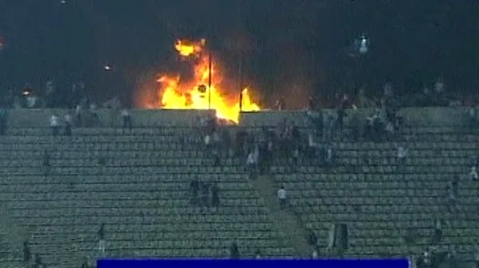 Požár na stadionu v Egyptě
