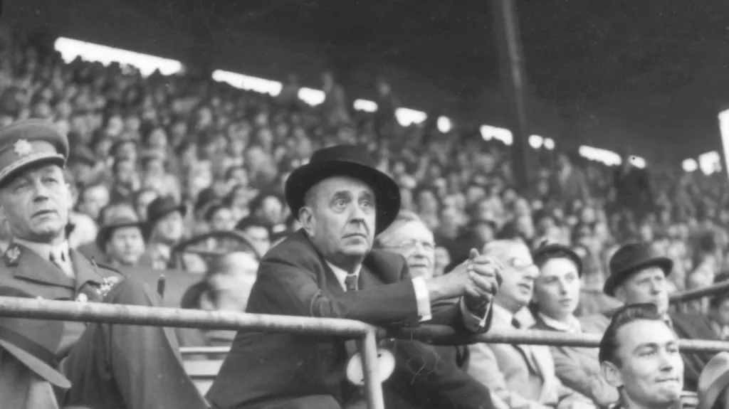 Jan Masaryk při fotbalovém utkání Československo -Polsko (1947)