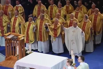 Polští duchovní zasahují do kampaně. Nabádají věřící nevolit obhájce práva na potrat