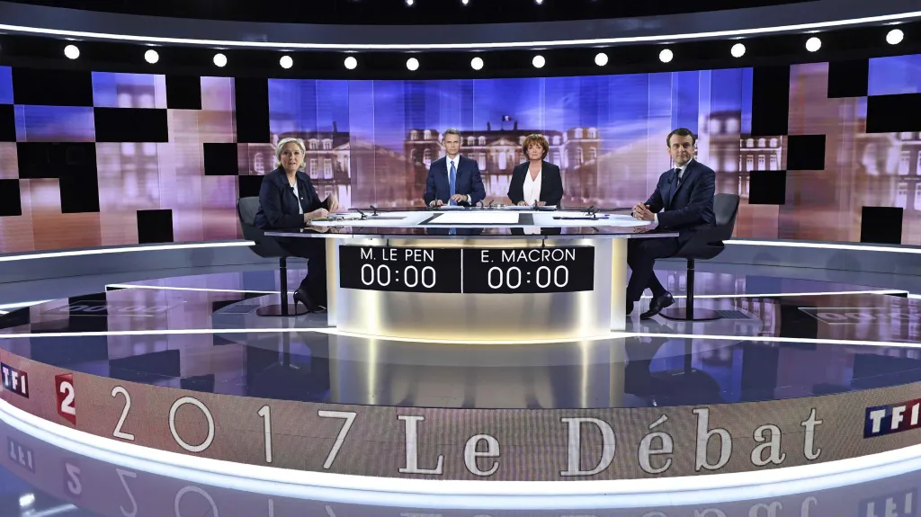 Marine Le Penová a Emmanuel Macron se střetli v televizní debatě
