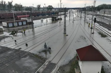 Doprava je po záplavách nadále obtížná