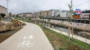 Protipovodňová opatření s kolonádou a cyklostezkou podél Svratky v Brně