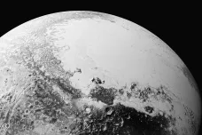 NOVÉ SNÍMKY: Duny na povrchu Pluta jsou pro vědce NASA záhadou