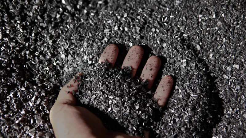 Vinyl černý jak saze - základ pro výrobu gramodesek