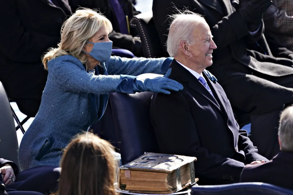 Bidenovi po celou dobu trvání inaugurace zářili štěstím