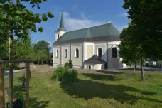Po rekonstrukci se otevřel kostel svaté Anny na Božím Daru. Oprava však bude pokračovat dál