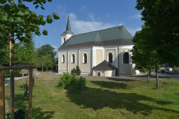 Po rekonstrukci se otevřel kostel svaté Anny na Božím Daru. Oprava však bude pokračovat dál