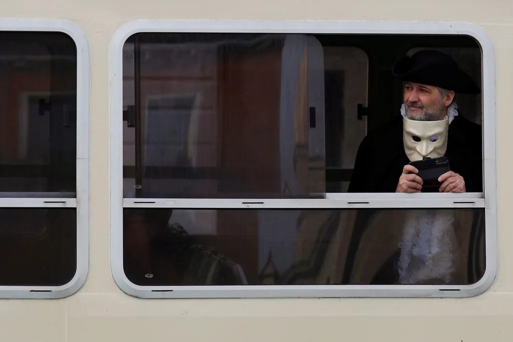 V Benátkách začal tradiční karneval, jeho letošním motivem je „láska“