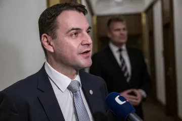 Vlivní podnikatelé a jejich zájmy. Reportéři ČT mapovali sponzory Motoristů