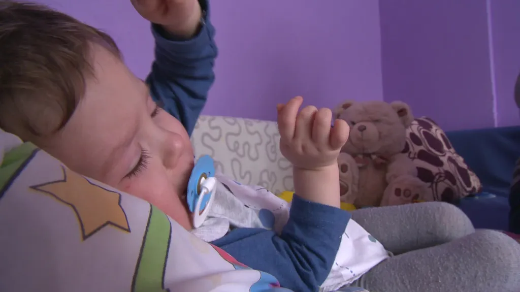 Tříletý Denis začíná pomalu mluvit