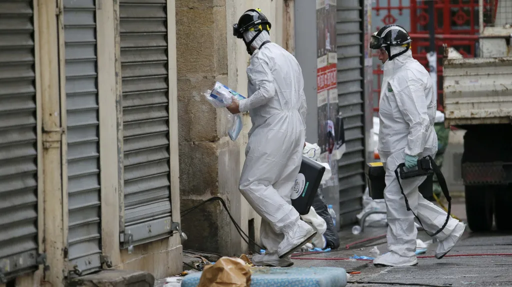 Policie na místě razie v Saint-Denis