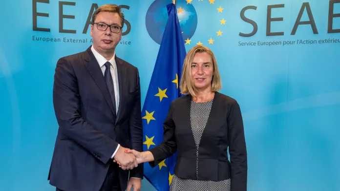 Federica Mogheriniová a Aleksandar Vučič v Bruselu