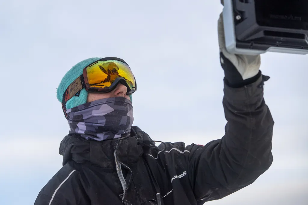 Skiareál Deštné v Orlických horách na Rychnovsku postupně zasněžuje sjezdovky před zahájením sezony