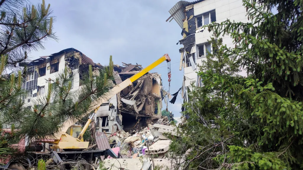 Následky útoku na Starobilsk v okupovaném Luhansku