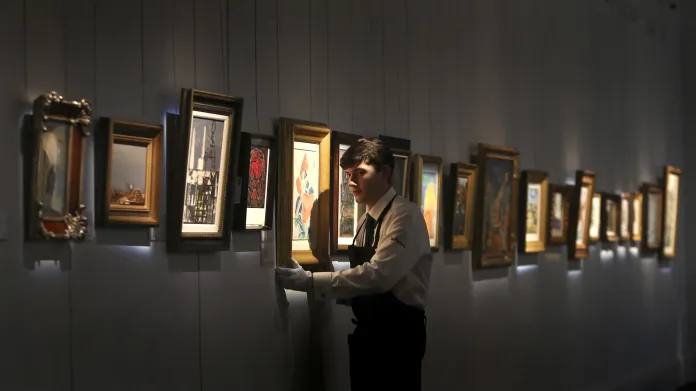 Příprava aukce české avantgardy v Sotheby's