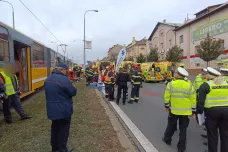 V Plzni se srazily tramvaje, záchranáři ošetřili téměř třicet lidí