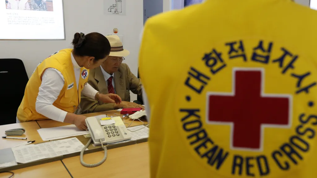 Setkání rozdělených rodin pomáhá zprostředkovat jihokorejský Červený kříž