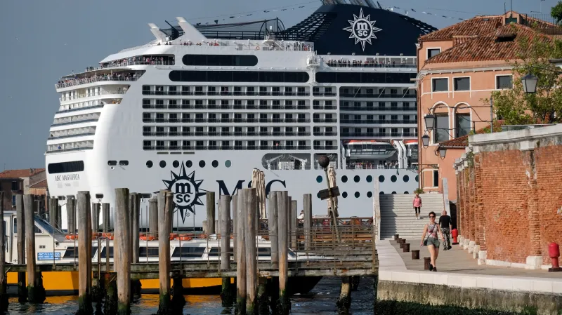 Výletní loď v Benátkách