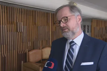 Vláda by nemusela tento rok dodržet schválený schodek státního rozpočtu, připustil premiér Fiala