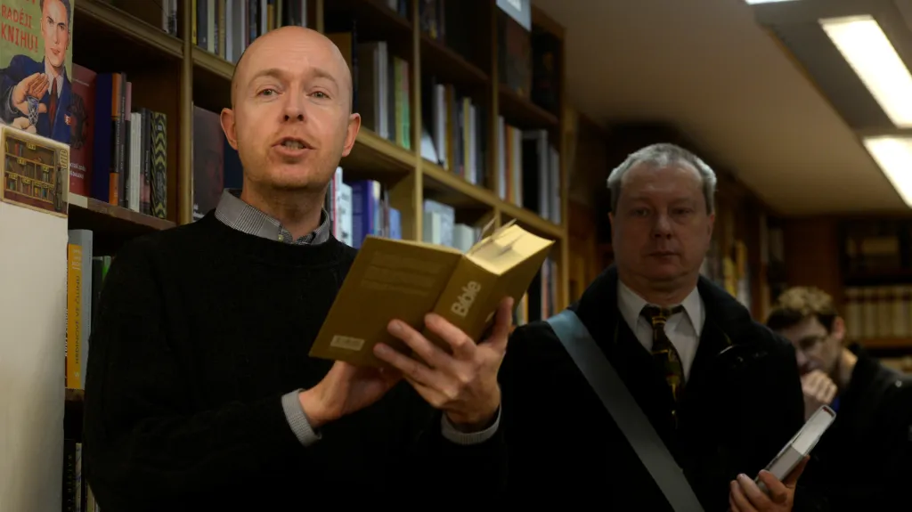 Martin C. Putna v knihkupectví Fišer