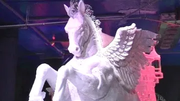 Socha Pegasa v moskevském ledovém muzeu