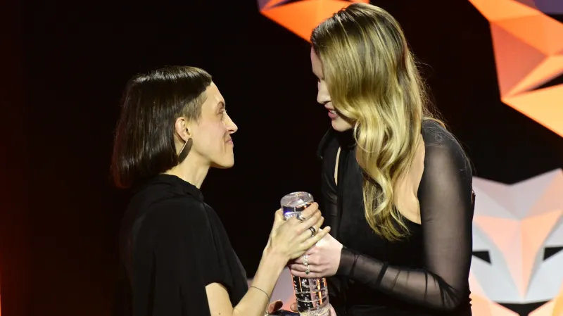 Darja Kaščejevová přebírá Lva za studentský film Electra