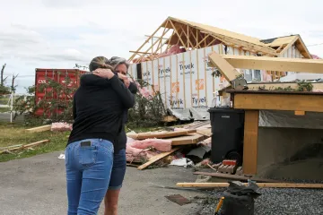 Kanadu překvapilo tornádo. Nedaleko Montrealu zničilo desítky domů