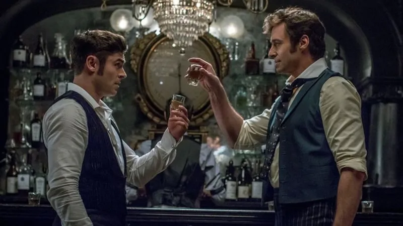 Zac Efron a Hugh Jackman ve filmu Největší showman