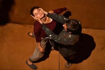 Recenze: Continuo zve na projížďku peklem, do komunistického lágru, do břicha velryby